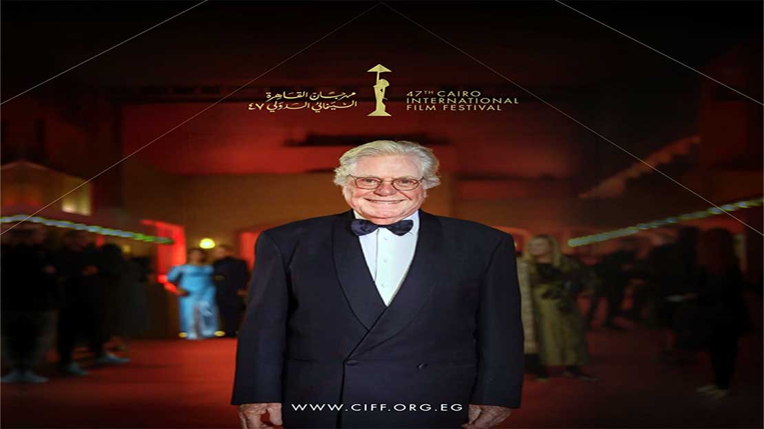 Honoring President of Cairo International Film Festival with Arab Cinema Personality of the Year Award