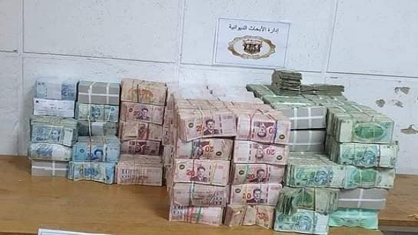 الكشف عن عملية تهريب مبالغ هامة من العملة التونسية والسيارات الفاخرة
