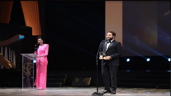 فيلم ريش للمخرج عمر الزهيري يفوز بـجائزة نجمة الجونة لأفضل فيلم عربي روائي طويل في مهرجان الجونة السينمائي