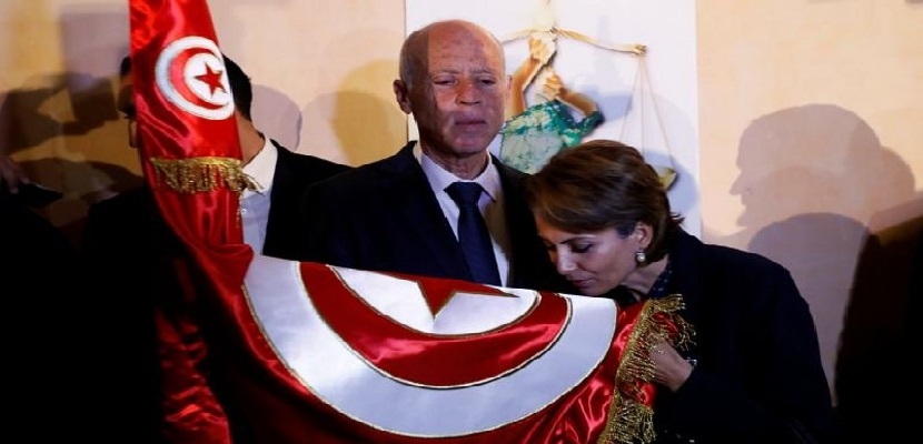 رئيس تونس يتخذ قرارا يخص زوجته