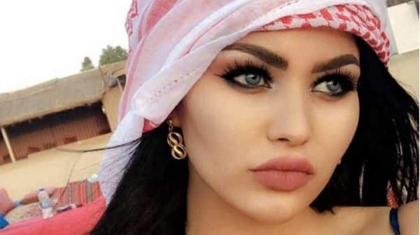 المصريون يصنعون شهرة لفتاة مغربية تدعى إبتسام مومني