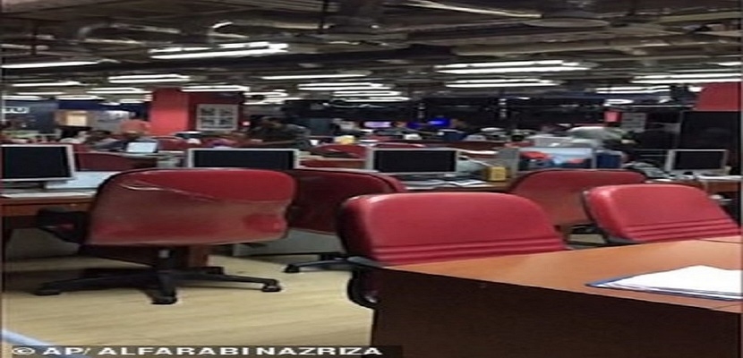 فيديو .. فرار موظفي التلفزيون لحظة زلزال إندونيسيا