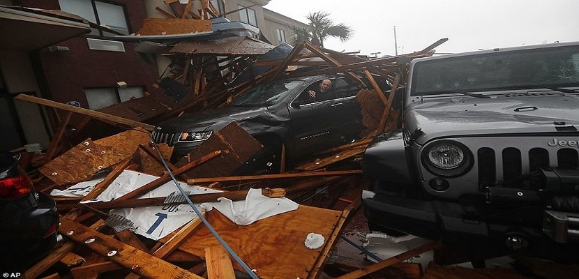 شاهد دمار فلوريدا الأمريكية في مواجهة إعصار "مايكل"
