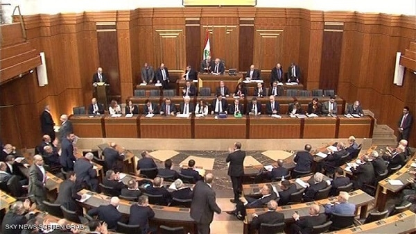 برلمان لبنان يوصي بوقف دعم المواد الاستراتيجية المستوردة