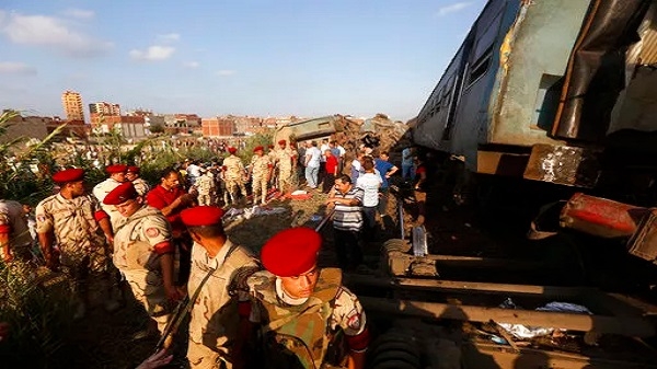 مجهولان يتسببان في تصادم قطارين بصعيد مصر