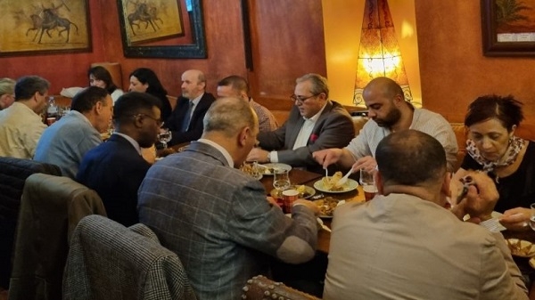 دعوة افطار عربية في باريس