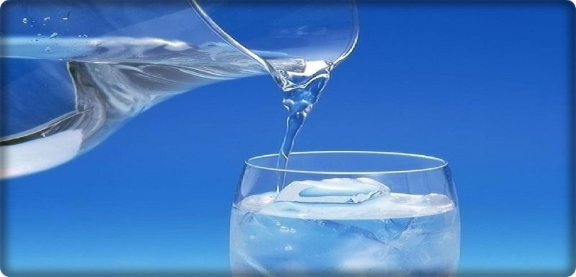 هل نشرب الماء البارد أم الدافئ؟