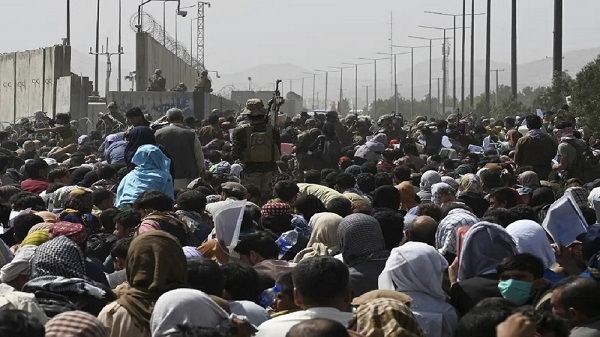 الجيش البريطاني: مقتل سبعة مدنيين أفغان في الفوضى قرب مطار كابول