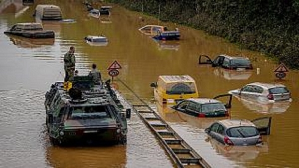 شاهد: الجيشان الألماني والهولندي يشاركان في جهود إنقاذ ضحايا الفيضانات