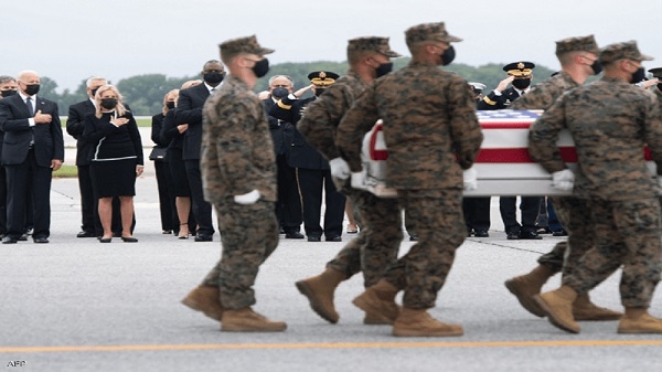 بايدن يستقبل جثامين الجنود الأميركيين الذين قتلوا بأفغانستان