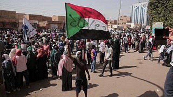 السودان: سبعة قتلى في تظاهرات مناهضة للانقلاب ومجلس السيادة يقرر تأسيس قوة خاصة لمكافحة الإرهاب