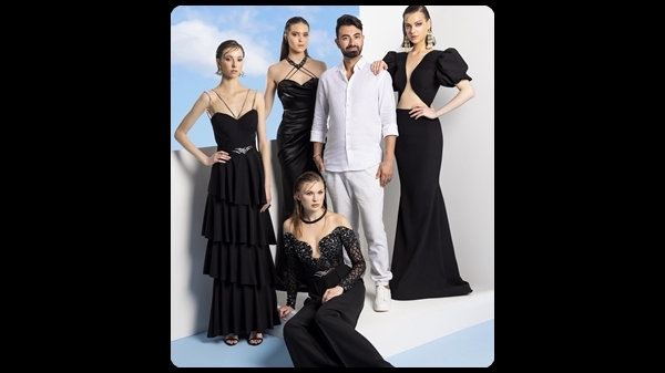 نجا سعادة يُطلق مجموعته الجديدة "Femme D’Azur" للأزياء الجاهزة  لربيع وصيف 2023 ضمن أسبوع الموضة في باريس